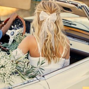 Pearl Veil Bow